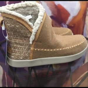 Brand NWT - Sanuk Women's NICE Bootah Ojai